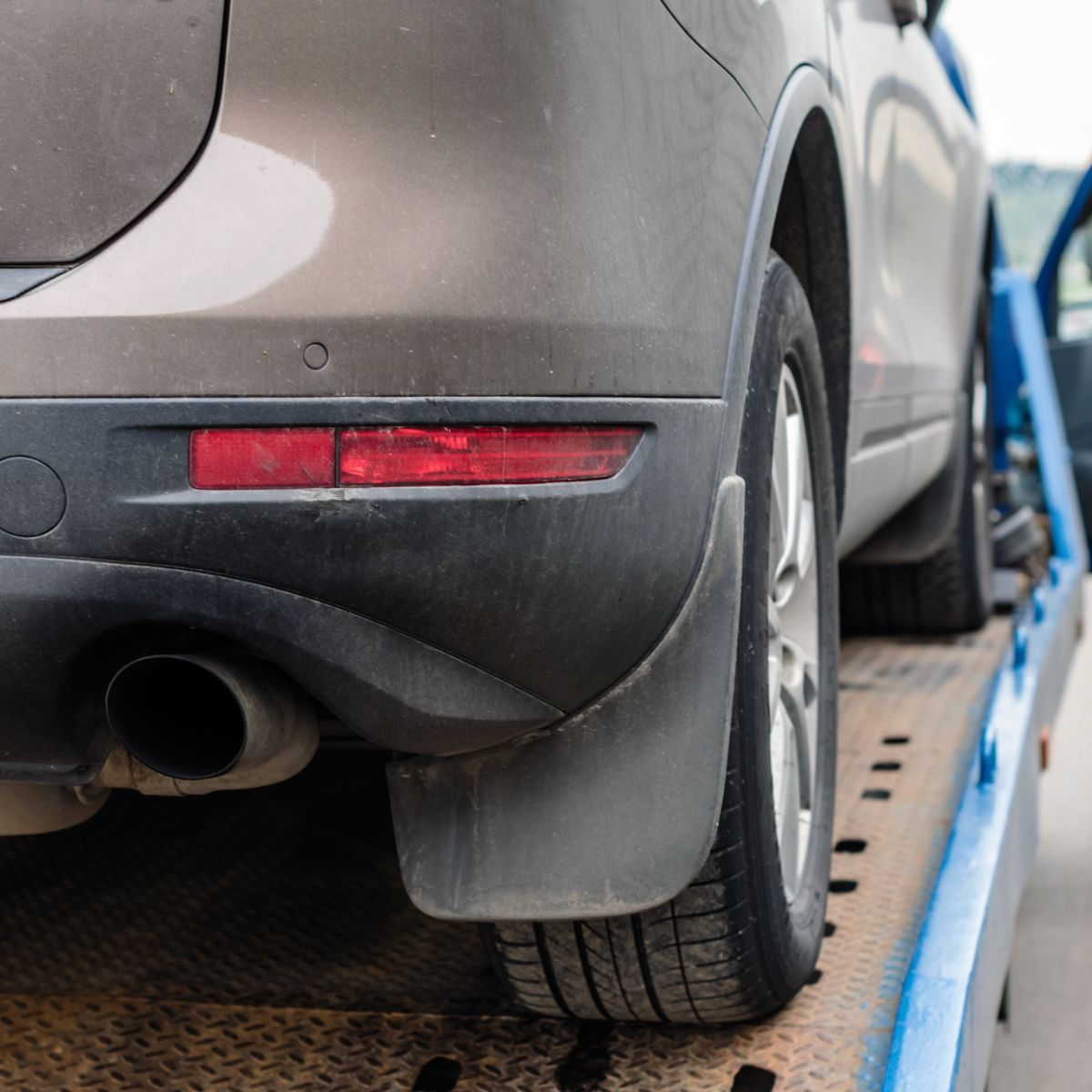 24 hr tow company near Lawrence